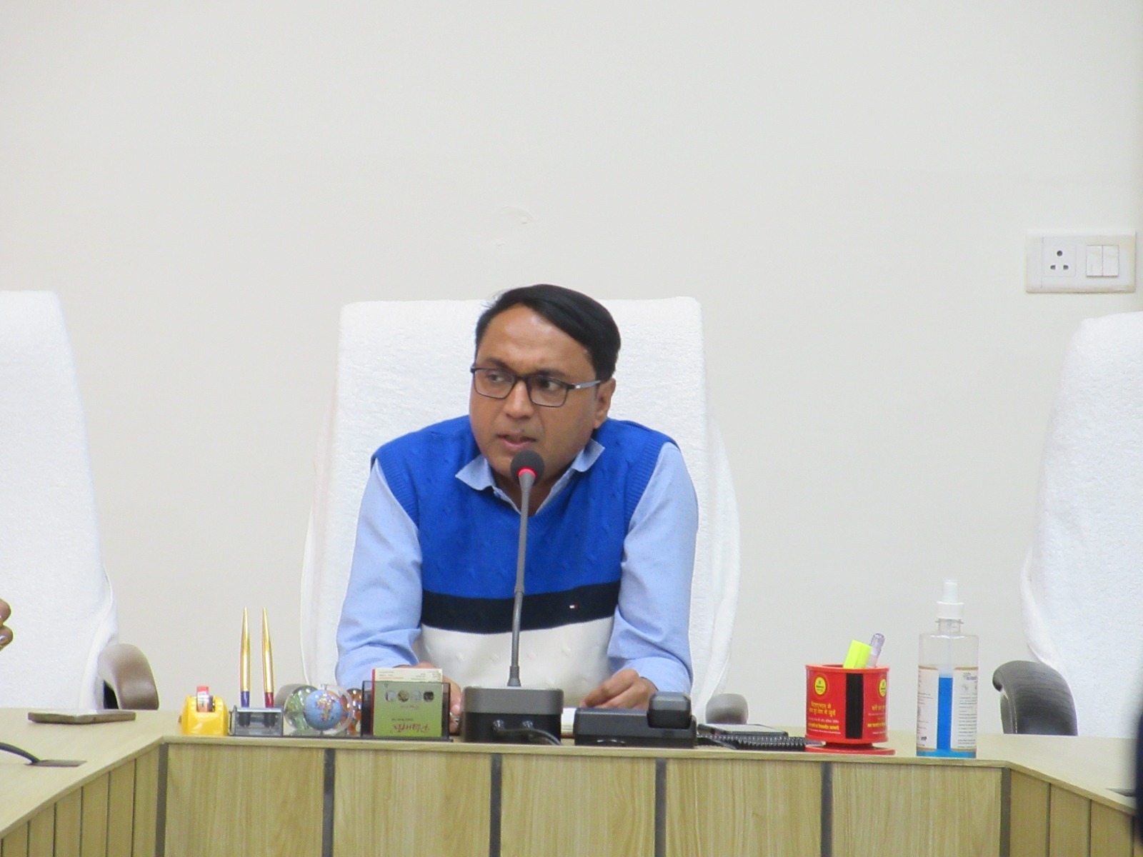 शाहजहांपुर में विद्युत हड़ताल का कोई प्रभाव नहीं,शांति एवं कानून-व्यवस्था भंग करने वाले उपद्रवियों के विरुद्ध एस्मा लागू कर की जाएगी कार्यवाही:एडीएम वित्त/राजस्व